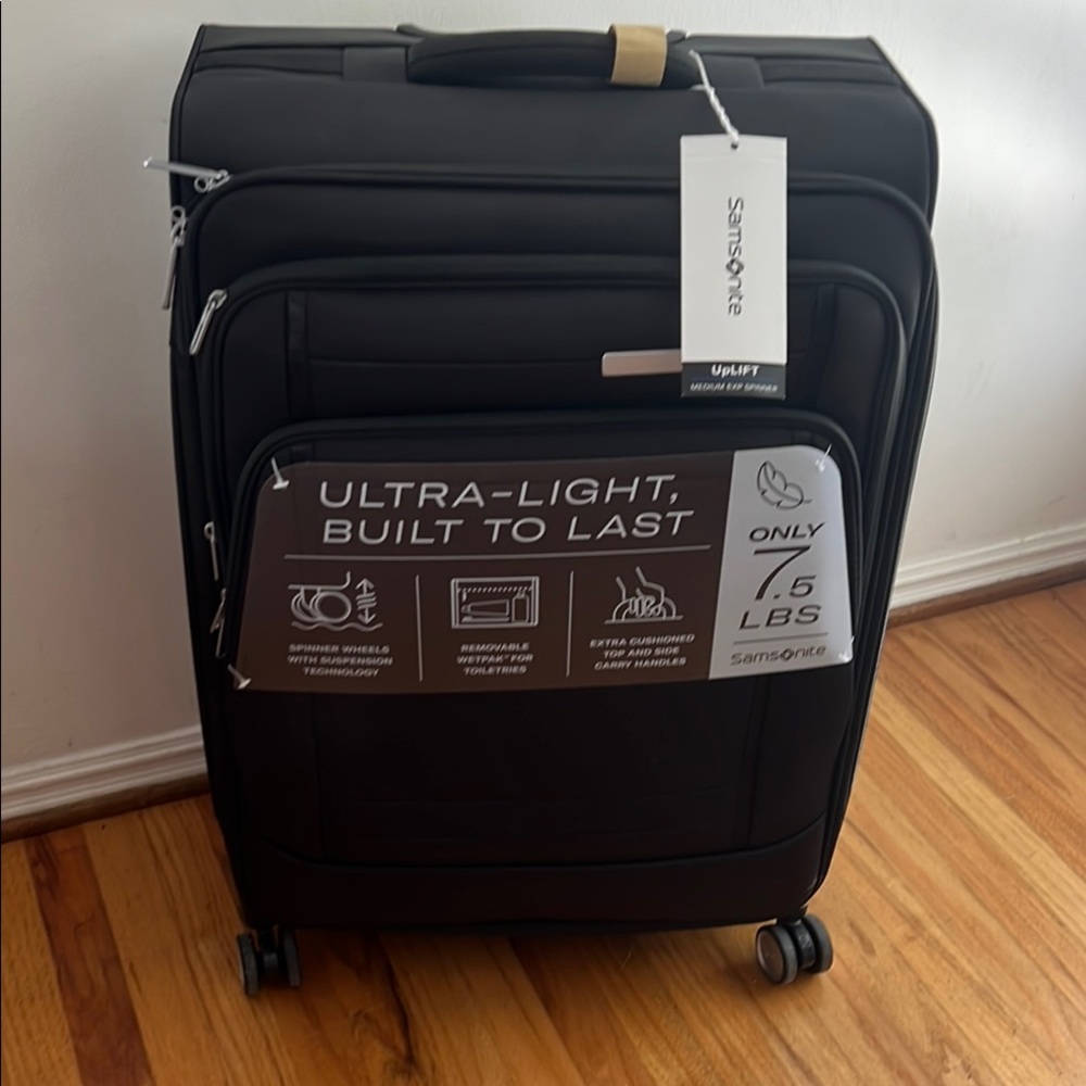 Samsonite Black Ultra-Light Suitcase Medium size